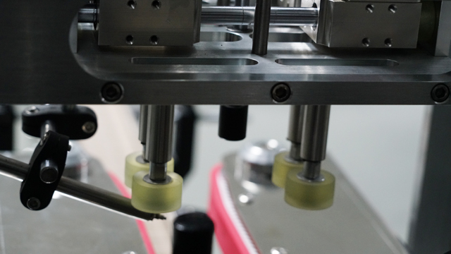 Şişeler için hat içi KAPAKLAMA.jpg