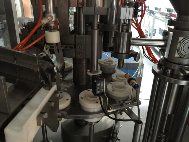 filling sealing machine TÜPLER Dolum sızdırmazlık makinesi otomatik.jpg