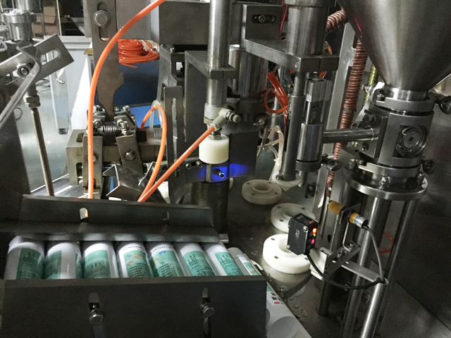 tubes holding feeding system otomatik tüp besleme sistemi dolum kapatma.jpg