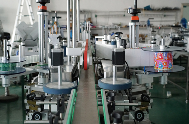 çift taraflı etiketleme makinası.jpg