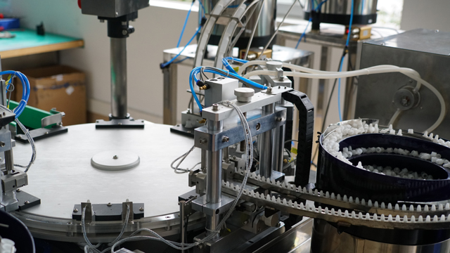 Plastik şişelere e sıvıyı DÖNER doldurma.jpg