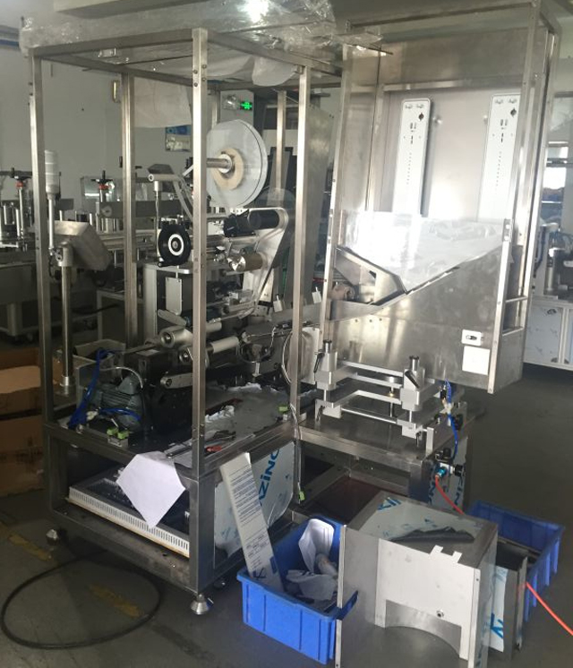 fabrikada makine tüpleri etiketleme.jpg