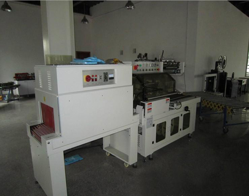 L type sealing shrinkage packing machine L sızdırmazlık büzülme sarma makinesi.jpg