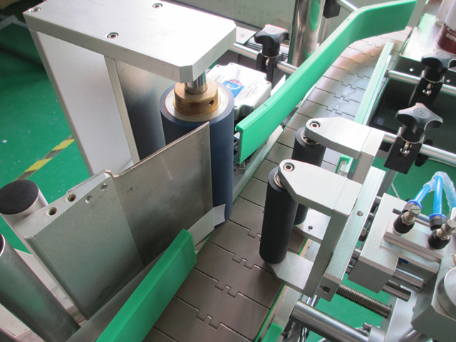 PLC controlling system bottle labeling machine ETİKETLEME EKİPMANLARI ŞİŞELER PLC2.jpg