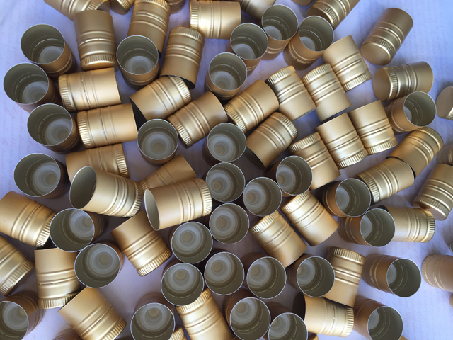 caps samples sent from usa customer for capping machine alüminyum kapaklar.jpg