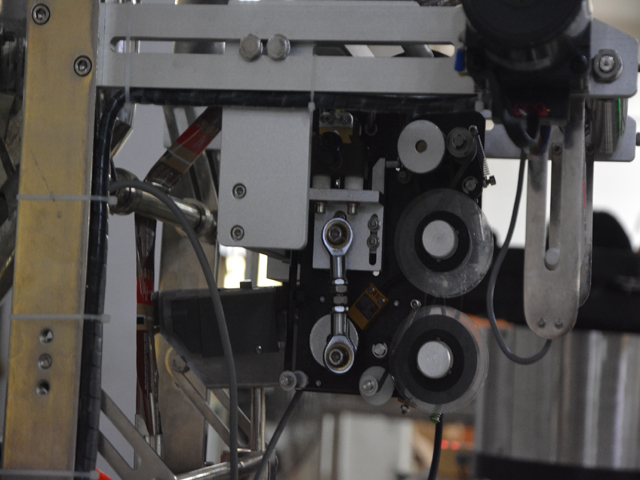 torbalara sıvı doldurma için tarih kodlama parçası.jpg