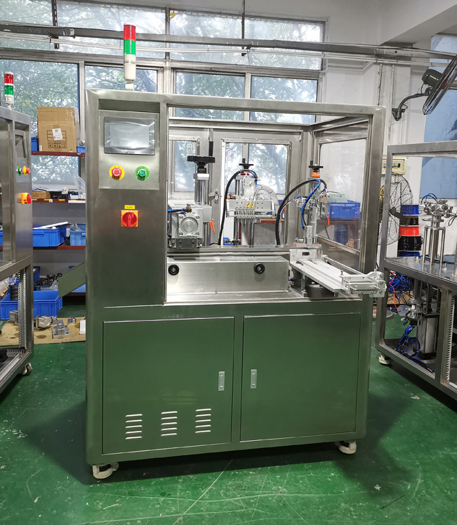 depolama tankındaki makine.jpg