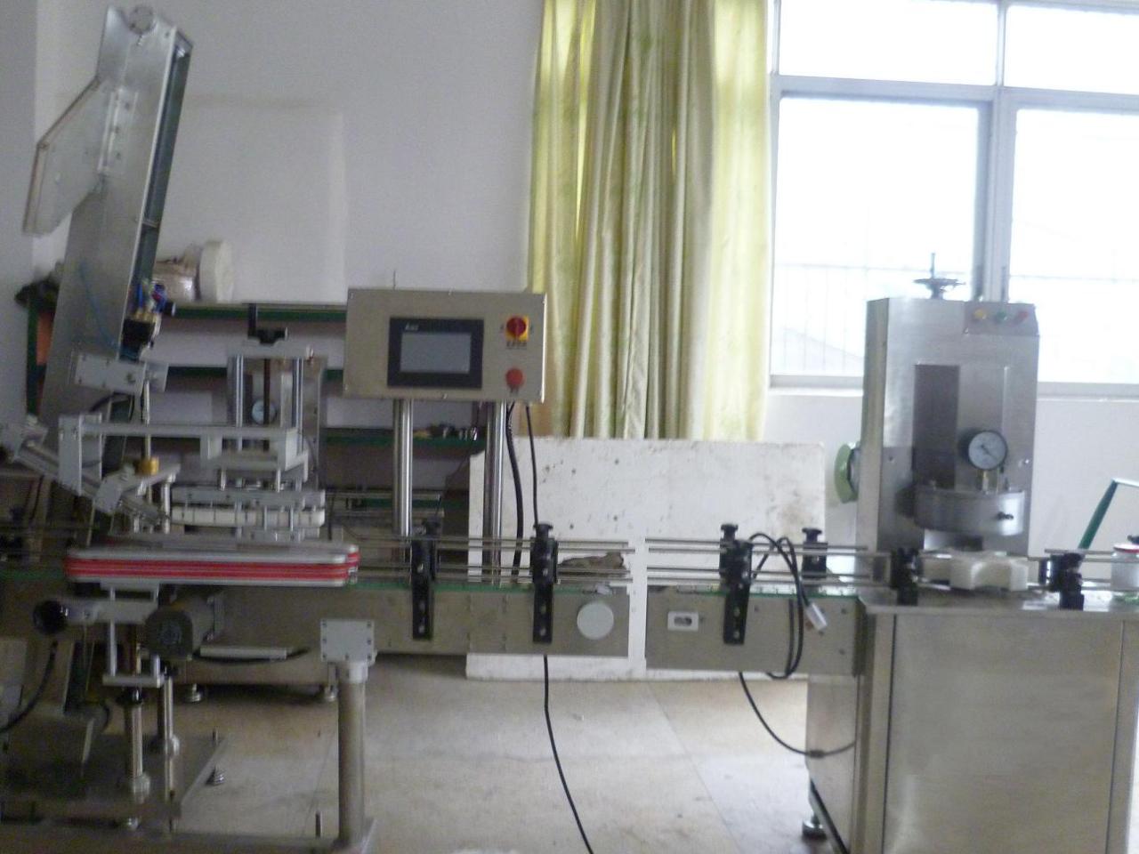 vacuum capping machine with cap placement cam kavanoz için vakumlu kapak.JPG