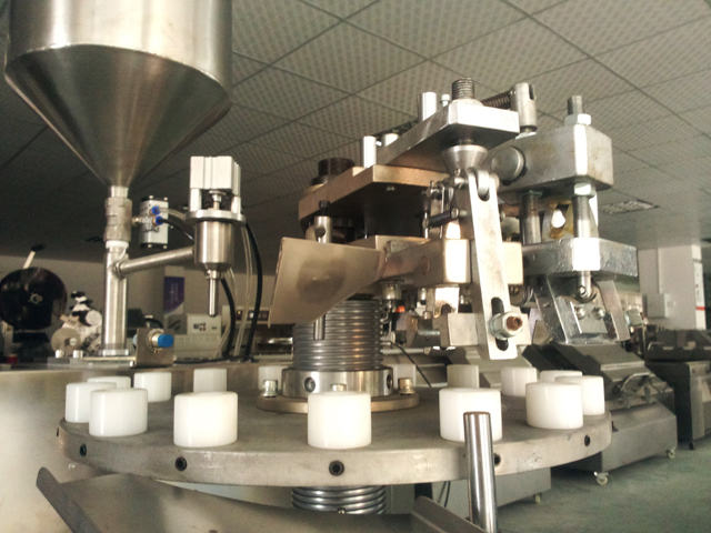 metal tubes filling folding machine tüp dolum ve kapatma makineleri stokta.jpg