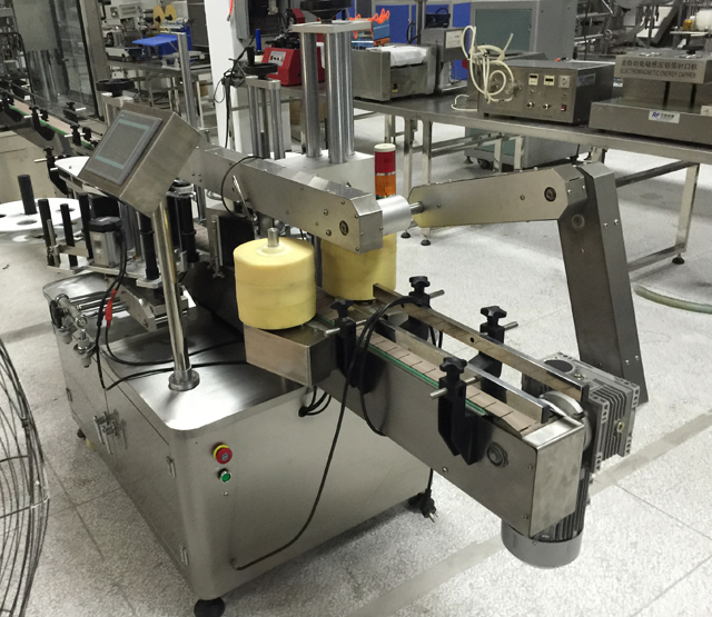 double side bottle labeling equipment çift_yüzlü_şişe_etiketleme_ekipmanı.jpg