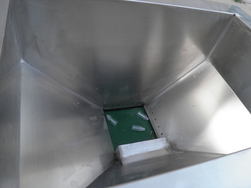 E liquid unscrambler for filling capping line E sıvısı için şişe çözücü.jpg