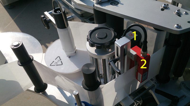 labeling machine for E liquid small bottles E sıvısı için etiketleme resimleri kapatın.jpg