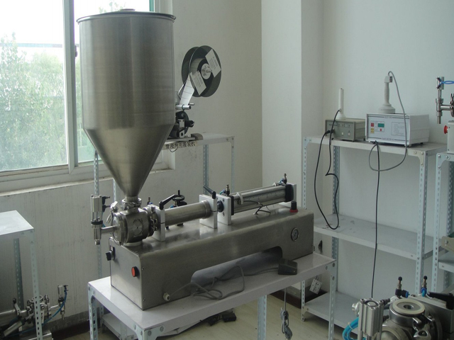 Full pneumatic liquid&paste filling machine 50-1000ML TEK KAFALI HAZNE DOLUM MAKİNESİ.jpg