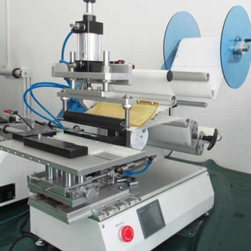 rolling labeling machine for plane surface objects yarı otomatik rulo etiketleme makineleri.