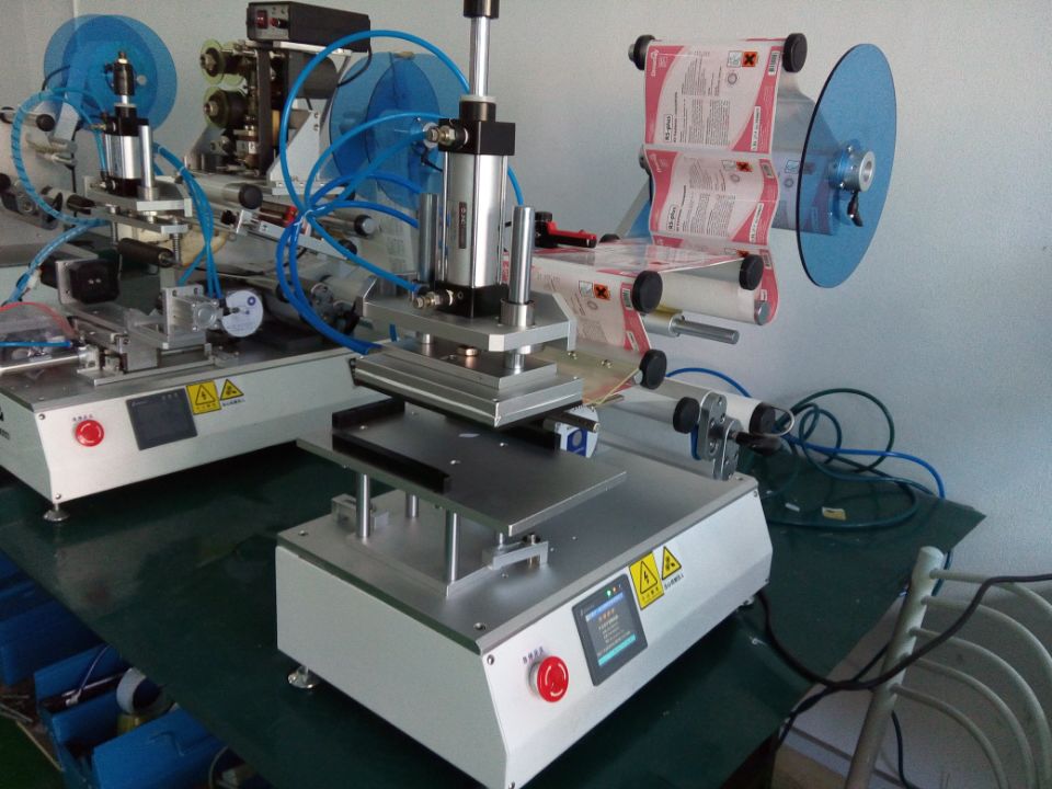 labeling machines Jacob.jpg için özelleştirilmiş çanta etiketleme makinesi