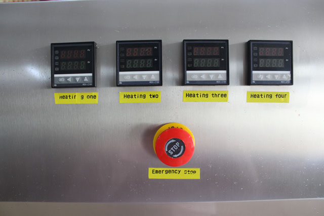 high speed automatic bottles screw capping machine tornillo de botella de nivelación de la máquina  VİDA KAPAKLAMA MAKİNESİNİN YAKIN RESMİ.jpg