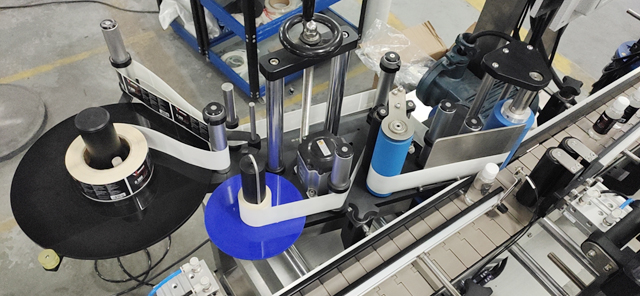 etiketleme çıkartma makinesi.JPG