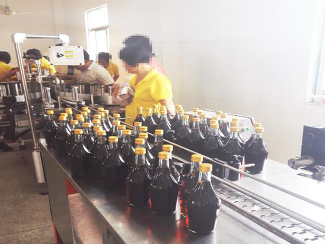 Fabrikada çalışan makineler.jpg