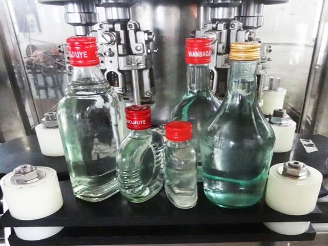 ropp kapaklama makinasının içi.jpg