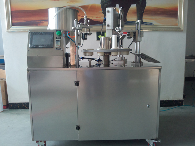 rotary filling sealing machine ultrasonic ultrasonik dolum kapatma makinesi için yakın çekim.jpg