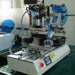 Kodlayıcılı Pnömatik Düz Kare Yuvarlak Şişeler Rulo Etiketleme Makinesi