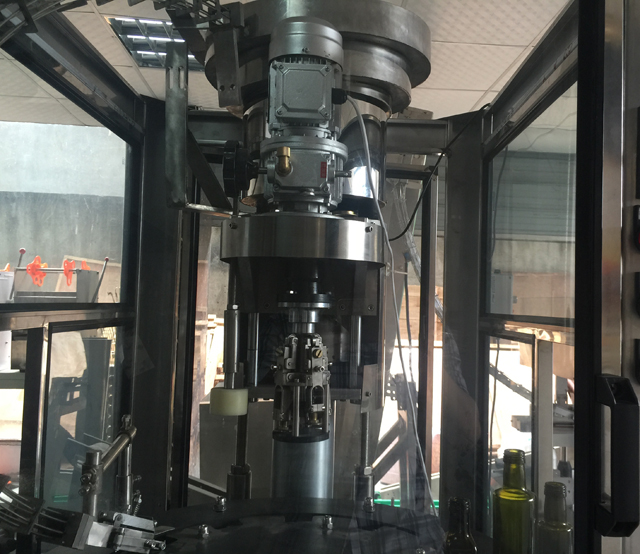 ropp kapaklama makinasının içi.jpg