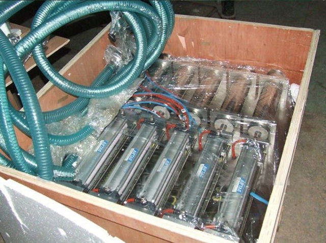 Ahşap kasada 4 kafa dolum makinesi.jpg