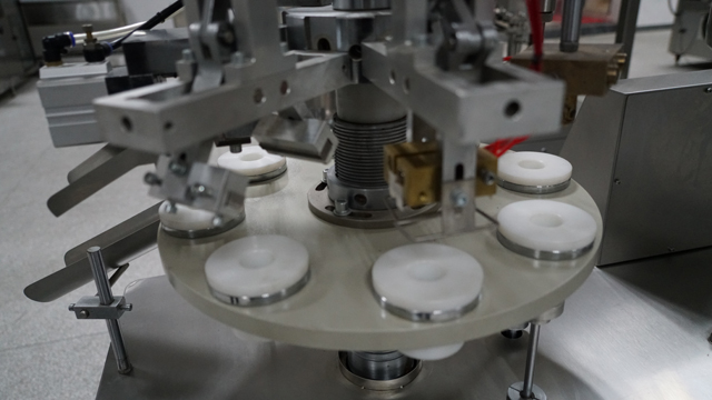 yarı otomatik tüp dolum makinası sızdırmazlık hattı.jpg