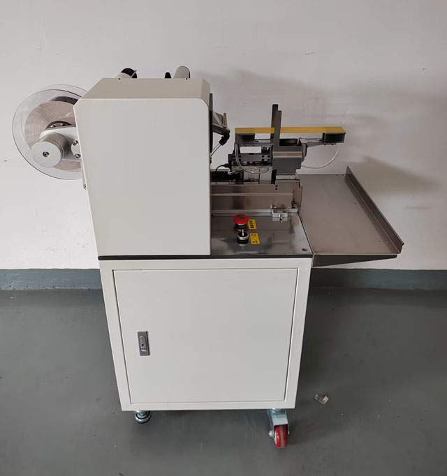 köpek maması ambalaj etiketleyici (5).jpg