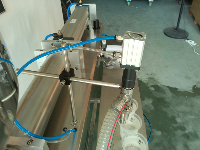 liquid filling machine for lotion shampoo cream Şampuan dolum ekipmanı.jpg