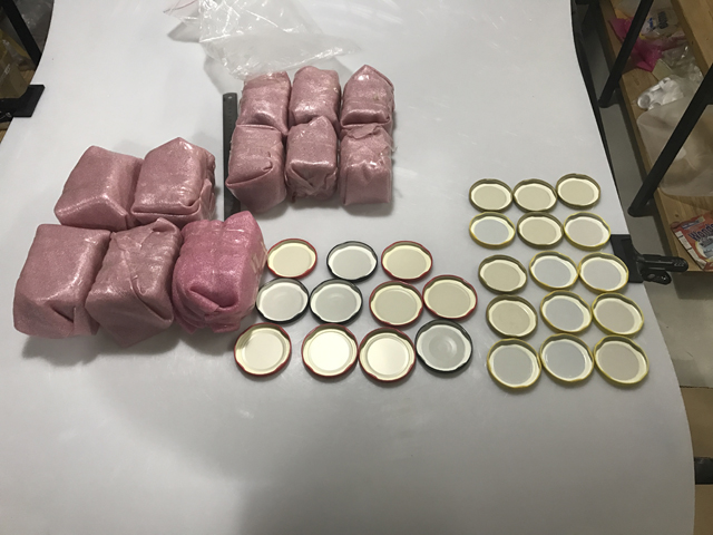 vakumlu kapatma için kapaklar ve şişeler kavanozlar.jpg