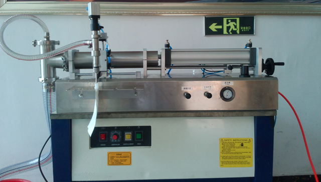 without hopper filling machine HAZNESİZ BOŞALTMA TORBA DOLDURMA MAKİNESİ.jpg