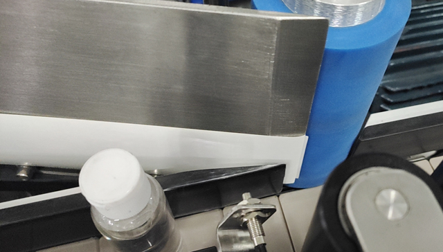 şişeler için etiketleme süreci.jpg